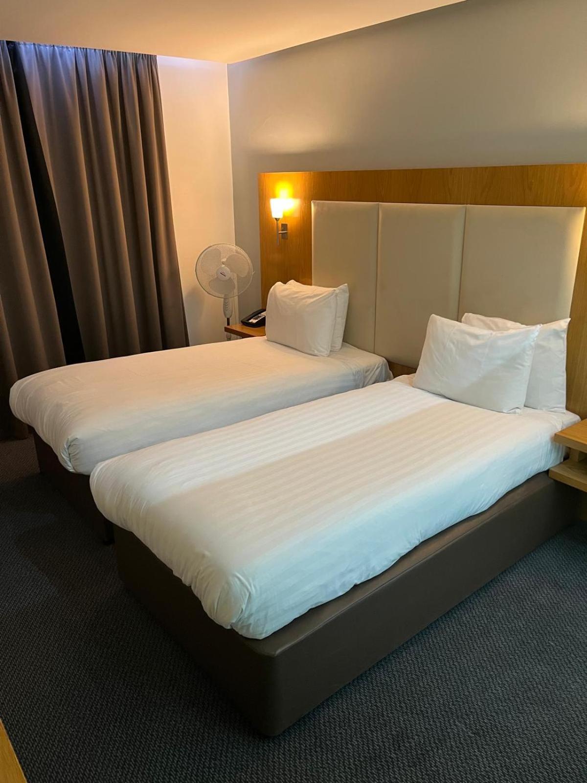 Holiday Inn Sittingbourne By Ihg Esterno foto